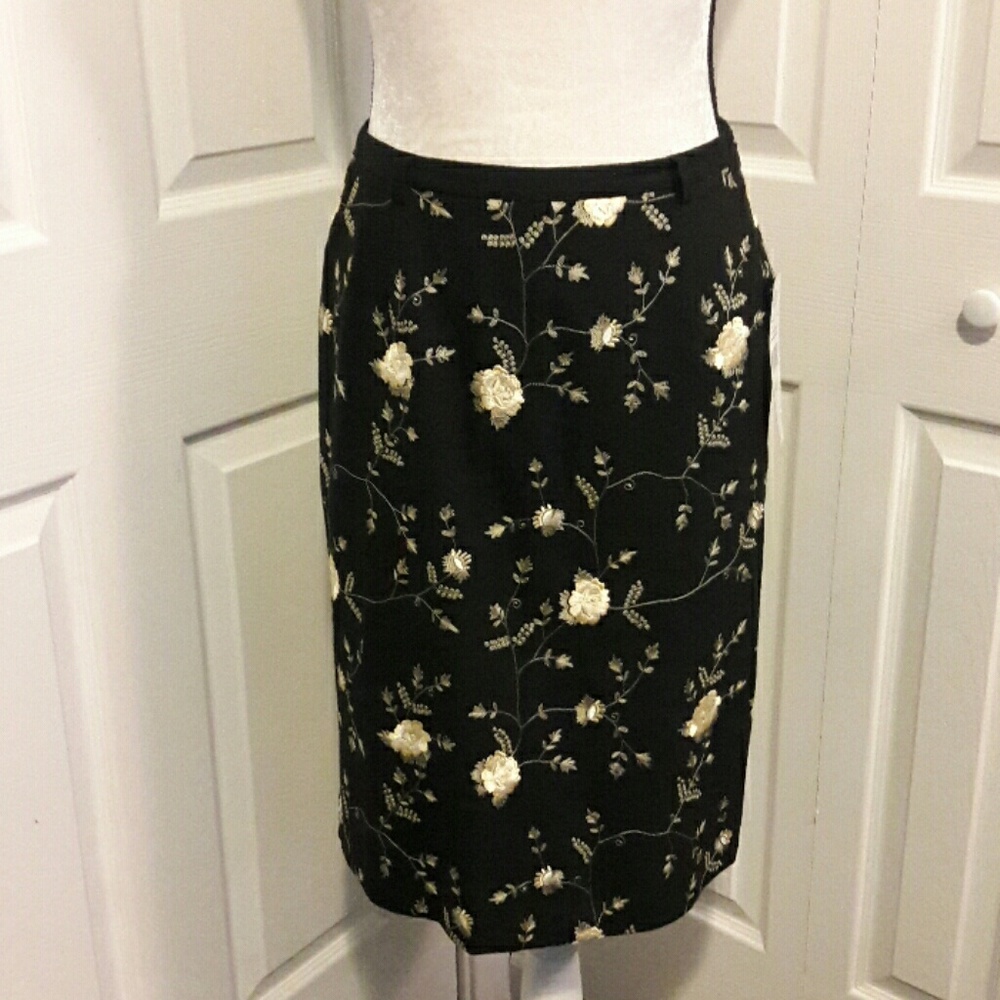 🆕 KAREN KANE SPRING FLING EMBROIDERES FLORAL SKIRT